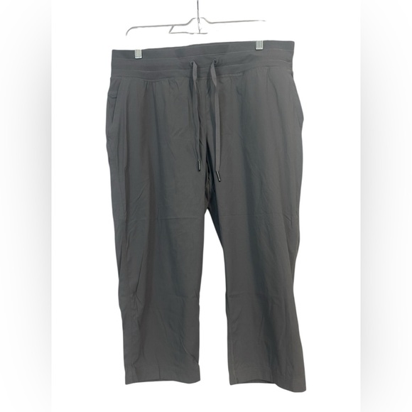 Lululemon Dance Studio Crop II (Unlined 20") in Battleship - Picture 6 of 7